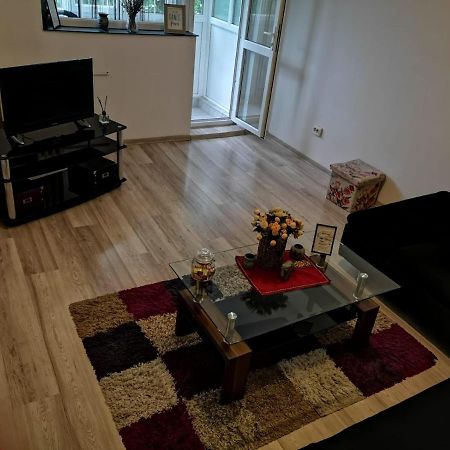 Deea Apartament Apartment ไกรโอวา ภายนอก รูปภาพ