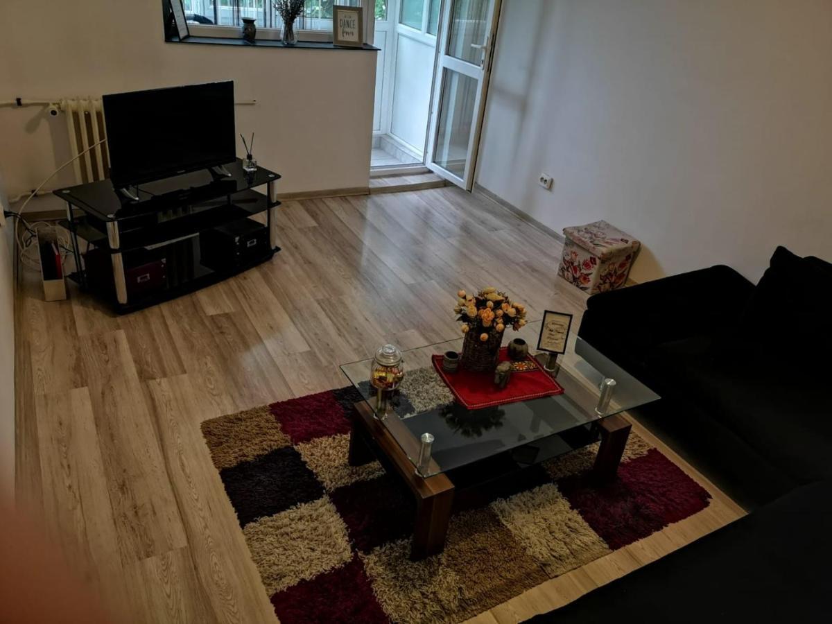 Deea Apartament Apartment ไกรโอวา ภายนอก รูปภาพ