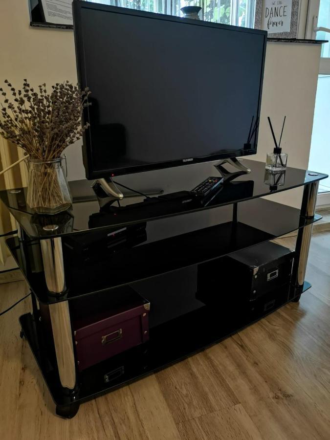 Deea Apartament Apartment ไกรโอวา ภายนอก รูปภาพ