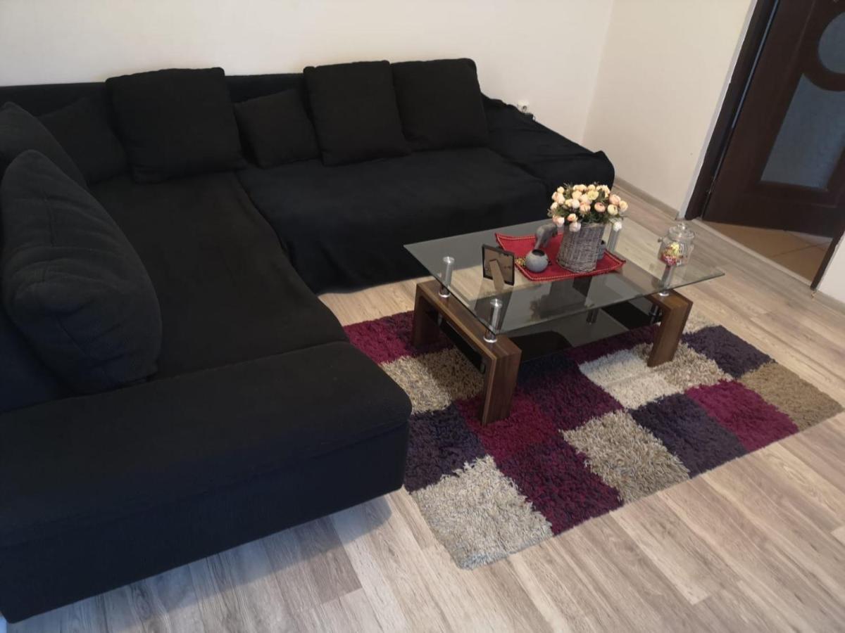 Deea Apartament Apartment ไกรโอวา ภายนอก รูปภาพ