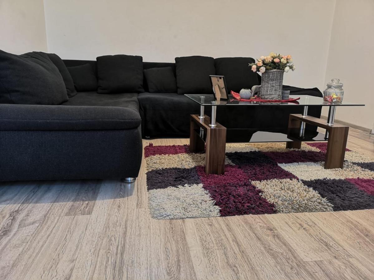 Deea Apartament Apartment ไกรโอวา ภายนอก รูปภาพ