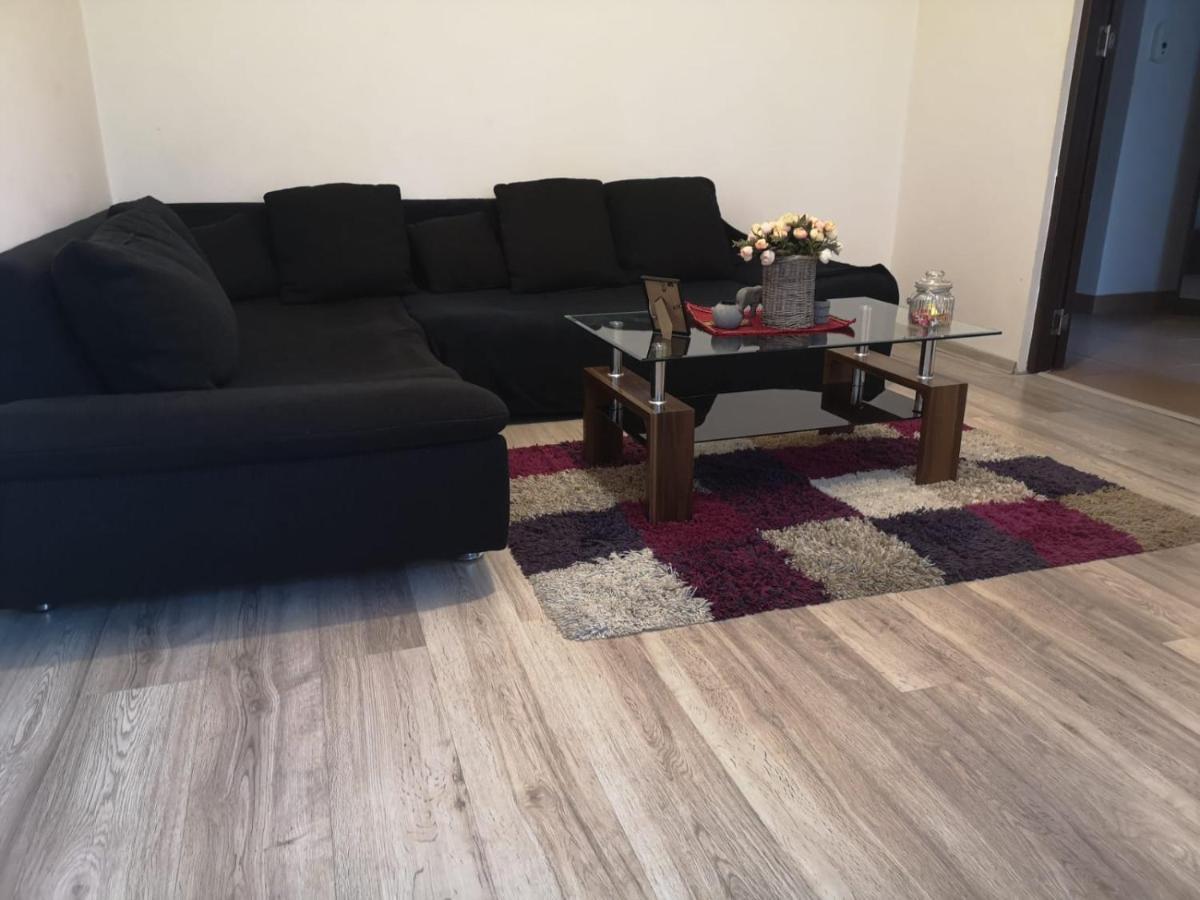 Deea Apartament Apartment ไกรโอวา ภายนอก รูปภาพ