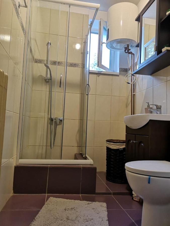 Deea Apartament Apartment ไกรโอวา ภายนอก รูปภาพ