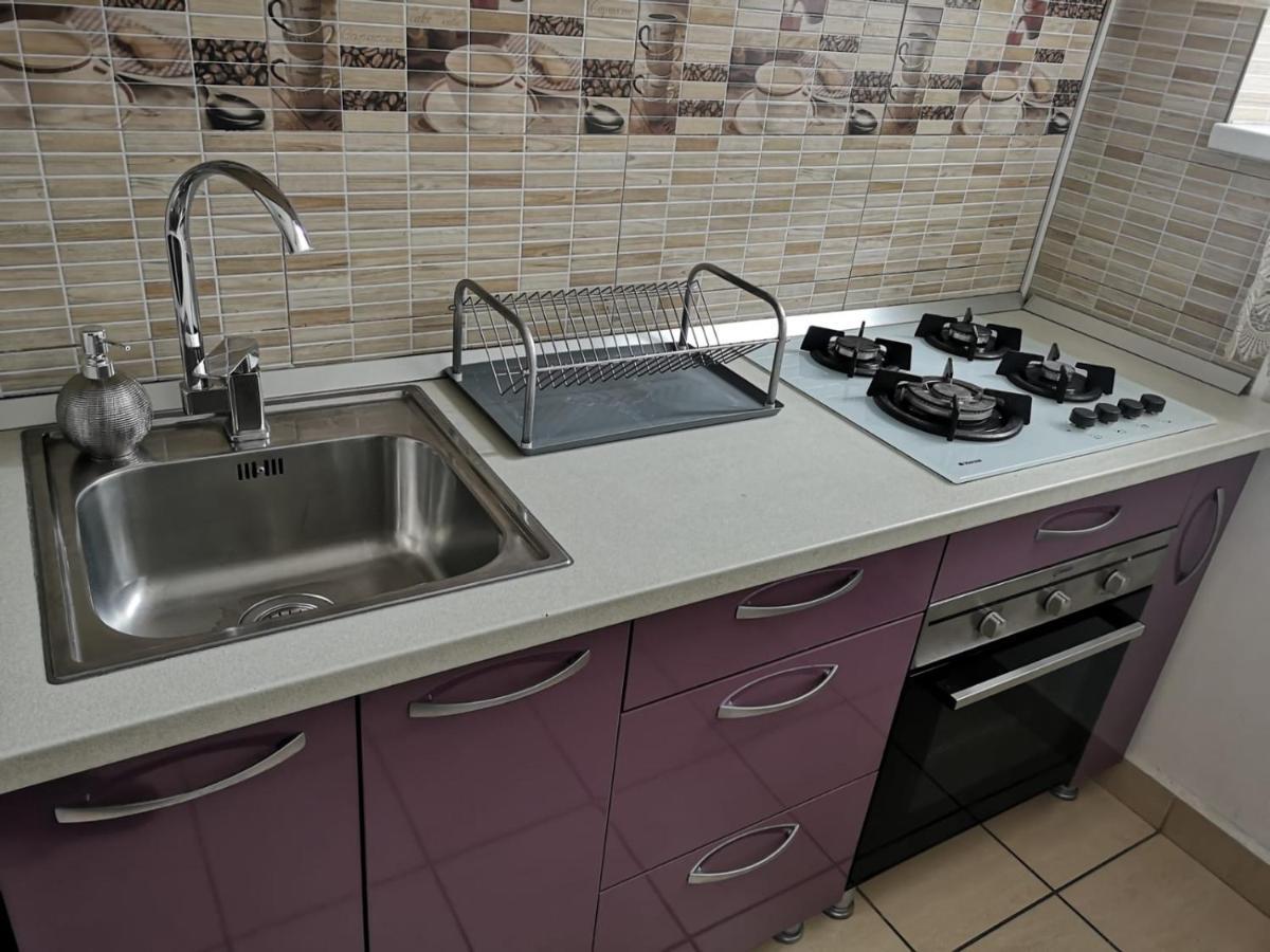 Deea Apartament Apartment ไกรโอวา ภายนอก รูปภาพ